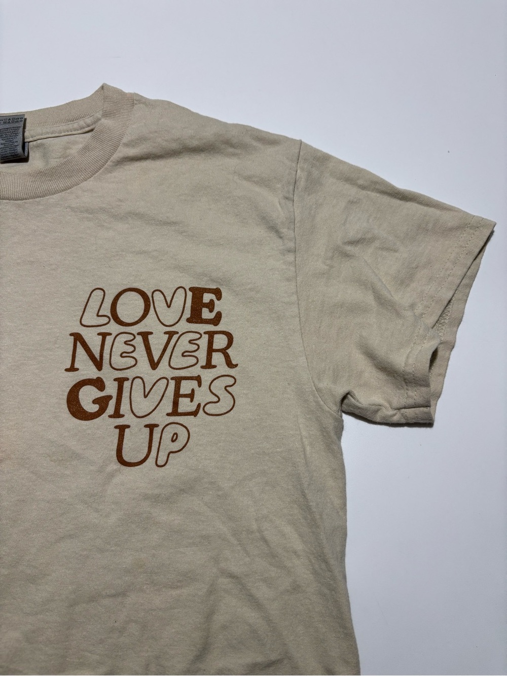 Gildan Tan & Brown Love Never Gives Up Cotton Graphic T-Shirt